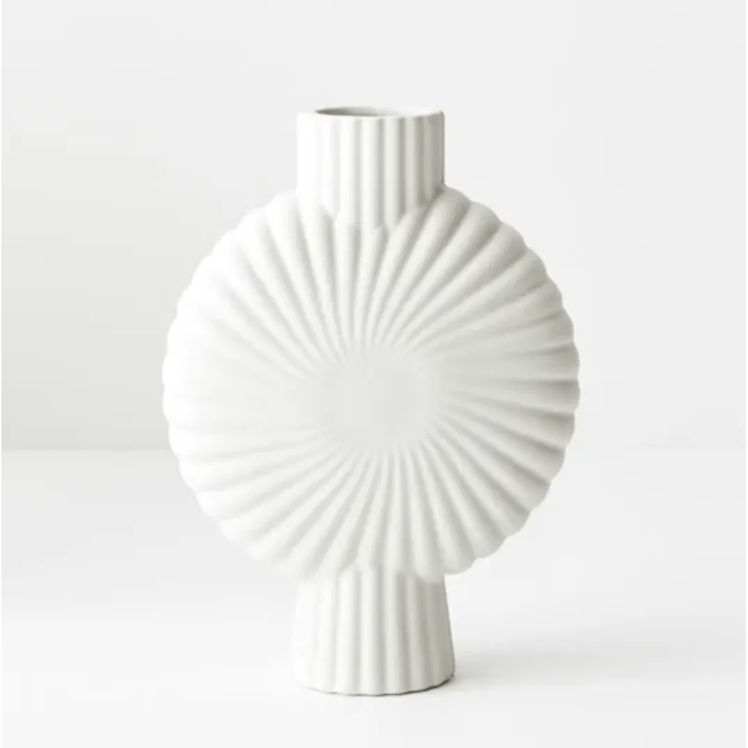 Riccasi Vase - White – High quality House of Dudley homewares