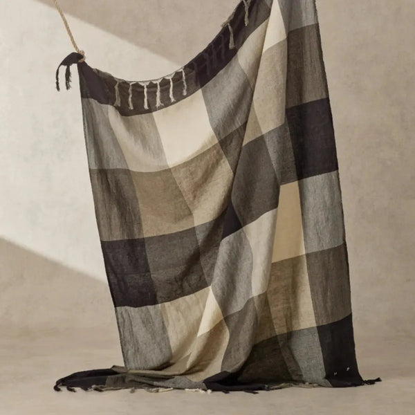 Harriet Throw – Coal 170 x 130cm