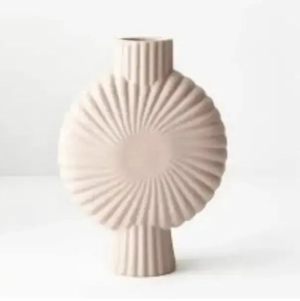Riccasi Vase - Light Pink – Elegant vessel for fresh or dried blooms | House of Dudley