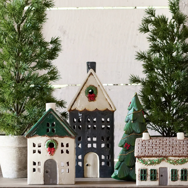 Tea Light House – Green with Wreath Small